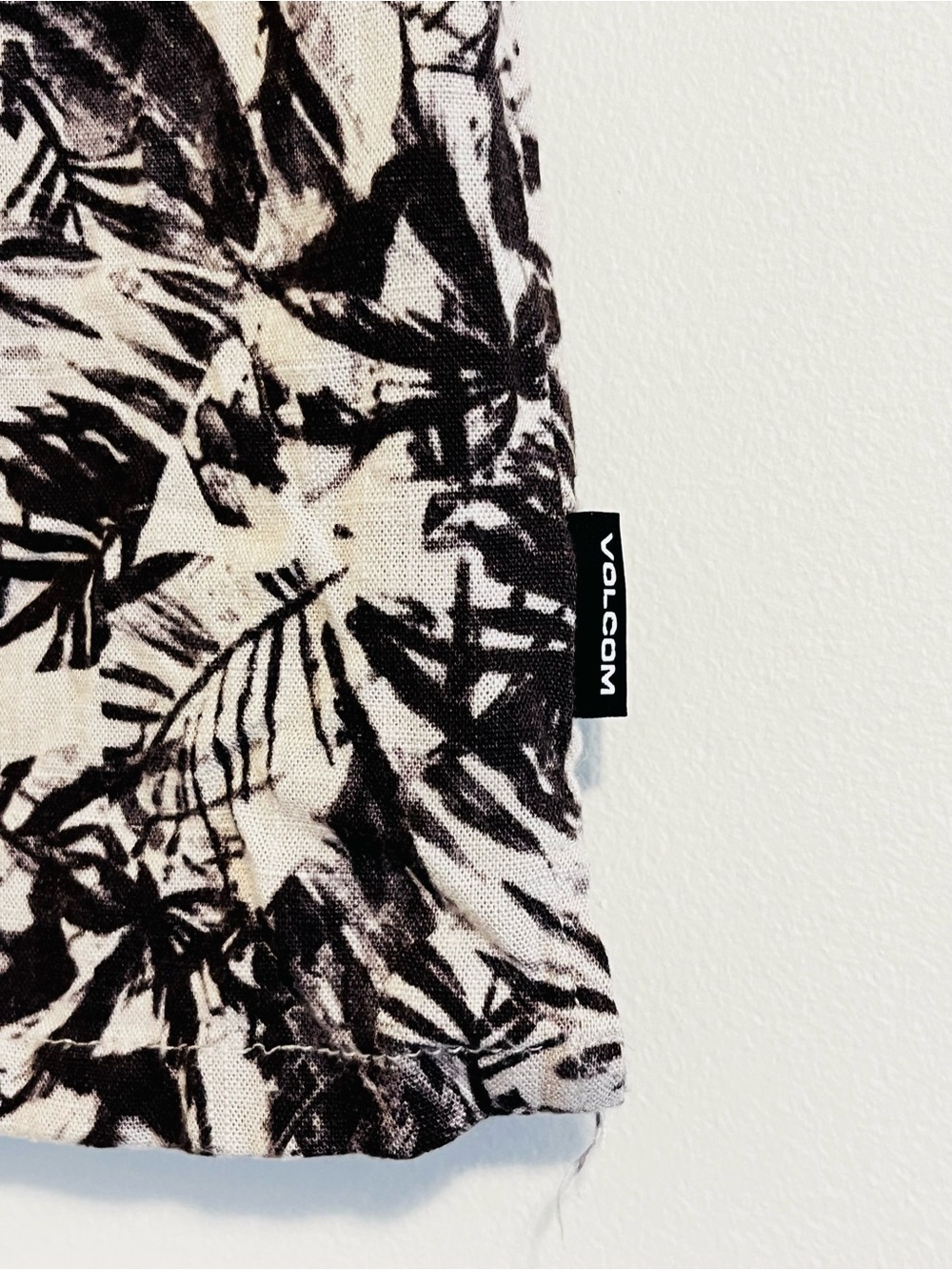 Volcom Linen Tropical Leaf Button Down Shirt Brown White Short Sleeve Boys 4T - Picture 4 of 7
